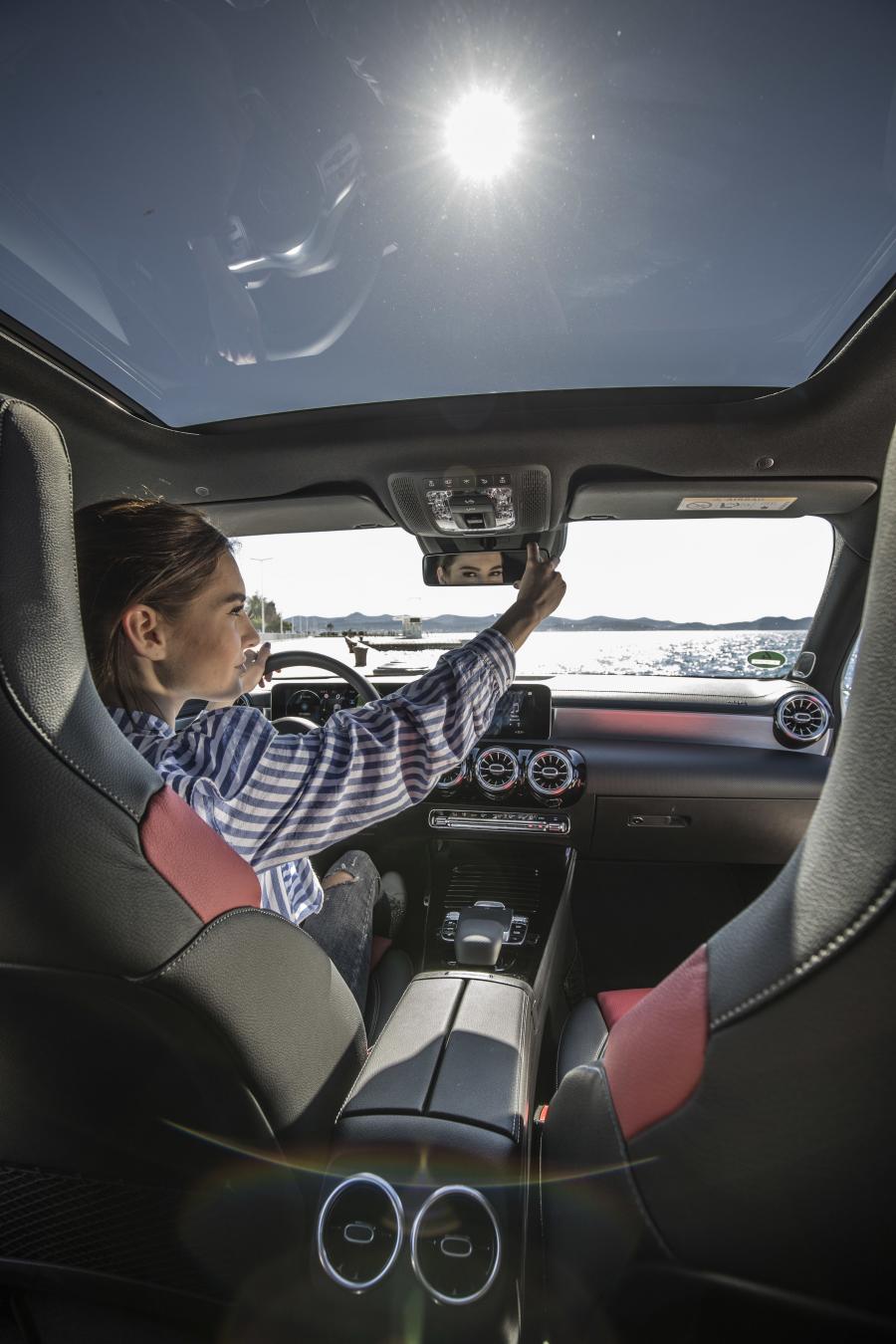 Интерьер Mercedes-Benz A200 AMG Line (W177) 2018 года  (WW) (фото 5 из 99)
